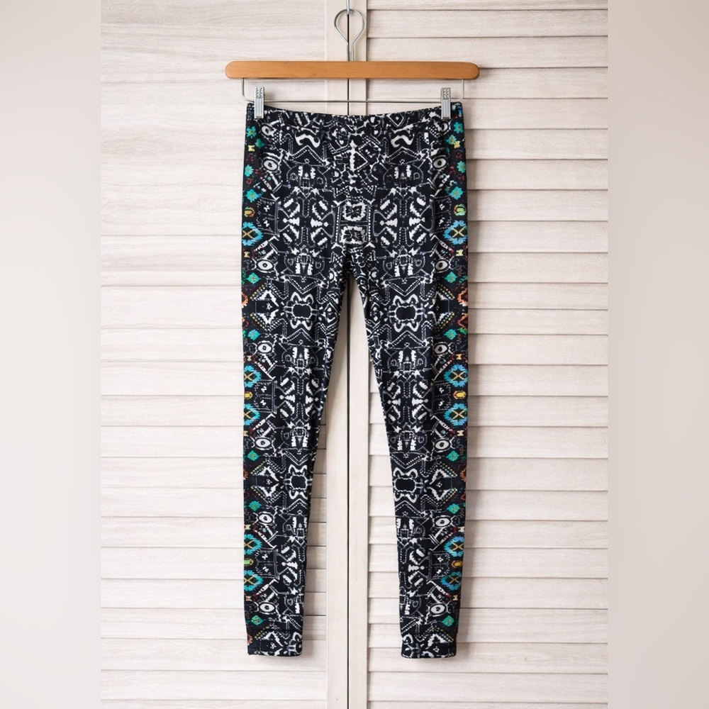dELiA*s Black White Aztec Print Leggings M/L Boho Tribal Festival NWT